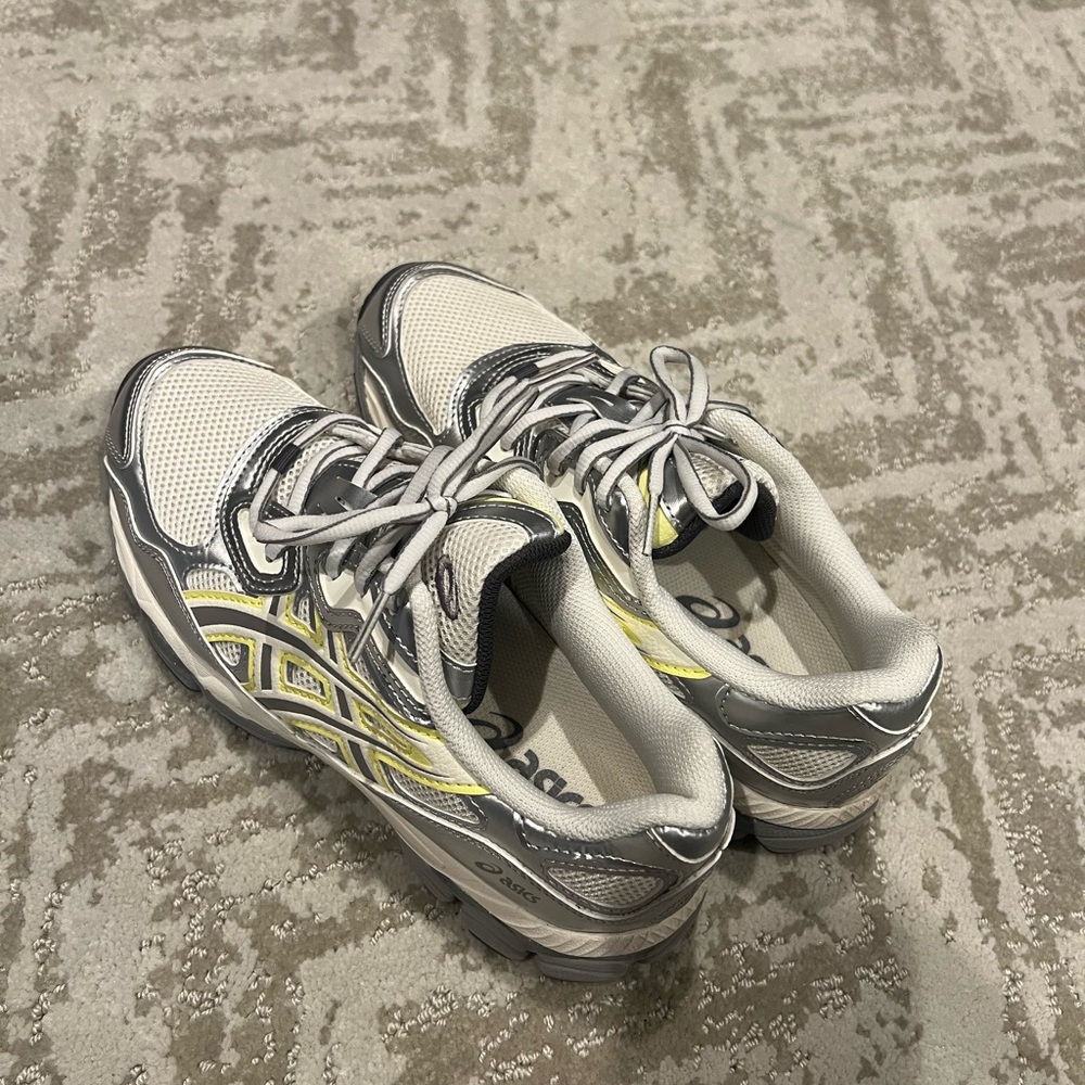 Asics GEL-NYC Gray and White Running Shoes with Yellow Highlights